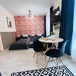 Brzeska 10 *