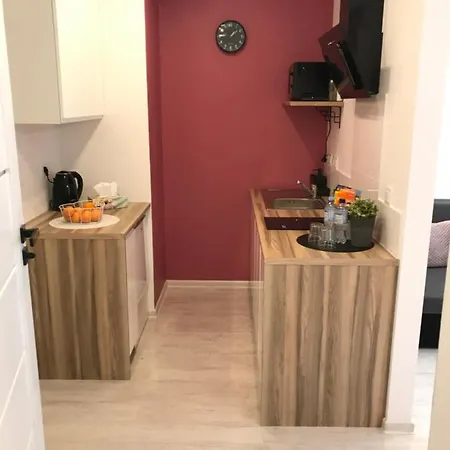 Brzeska 10 *
