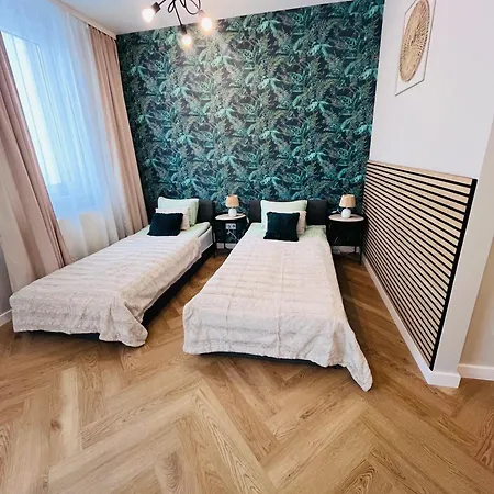 Brzeska 10 *