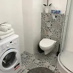 Brzeska 10 شقة
