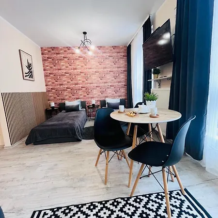 Brzeska 10 *